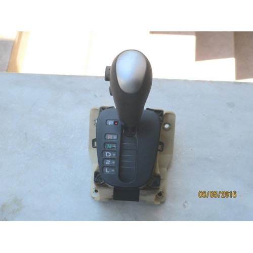 Çıkma OTOMATİK VİTES KOLU VE MEKANİZMA KOMPLE HYUNDAI İ10 2007-2010
